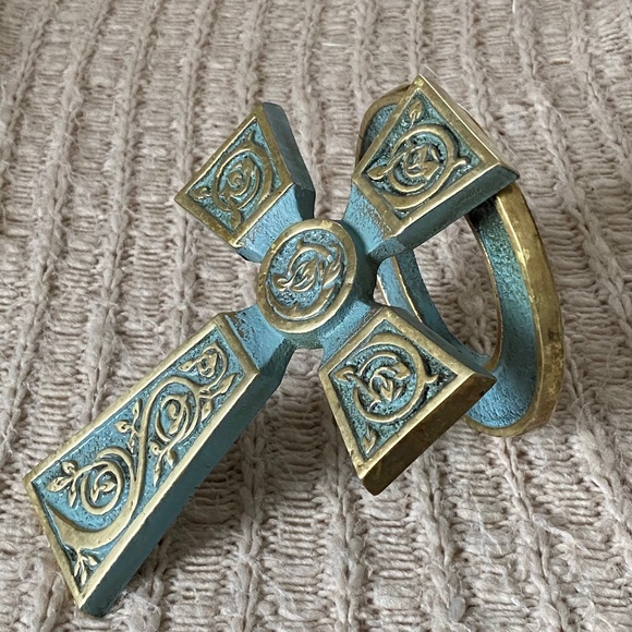 High Cross & Vine Scrolls Verdigris Door Knocker - Picture 7 of 16